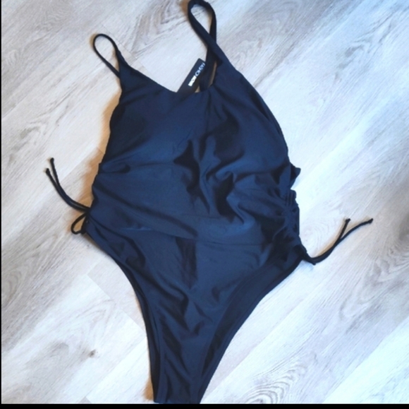 🆕Cross Shoulder Roused Adjustable Swimsuit Sz 3X NWT - Picture 3 of 5